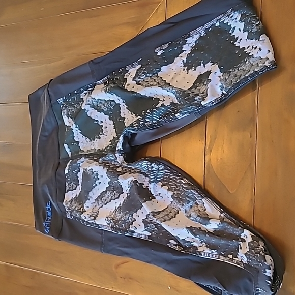 Arthletic snakeskin tights with mesh inserts size small - Picture 6 of 6